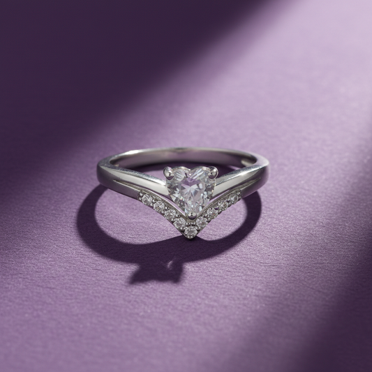 925 Silver Heart Solitaire with Chevron Pavé Band)